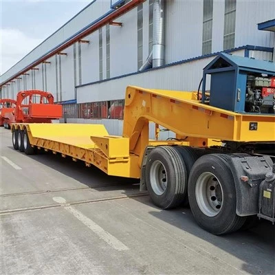 Remorcă Lowboy cu 3 axe
